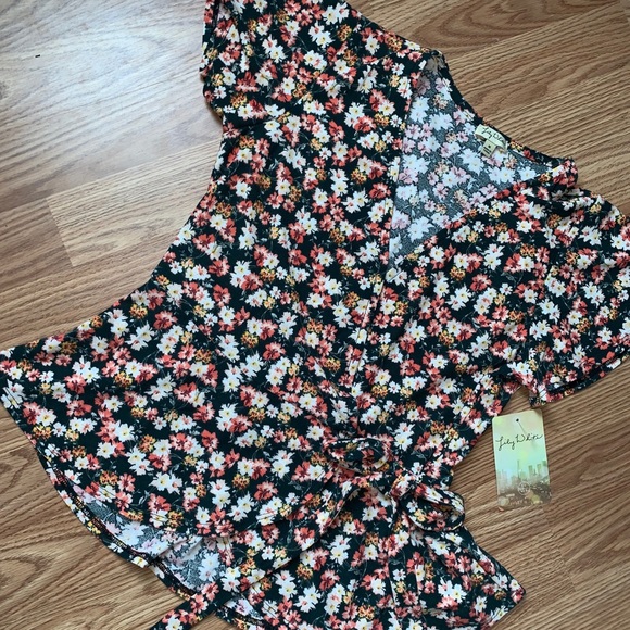 Blouse 👚 - Picture 2 of 4